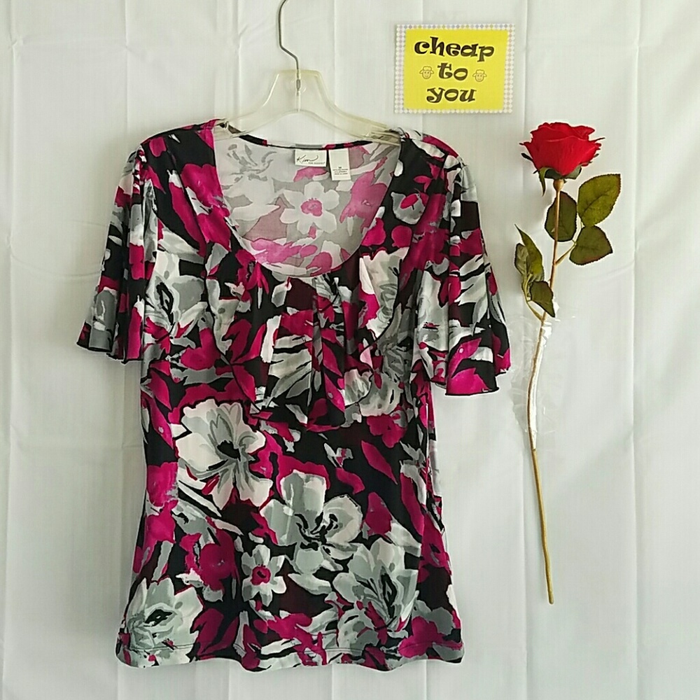 KIM ROGERS TOP. SIZE MEDIUM